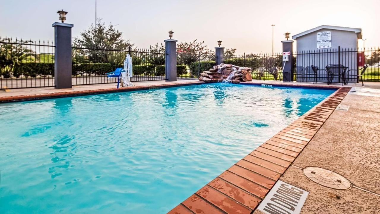 מלון Baymont By Wyndham לארדו מראה חיצוני תמונה